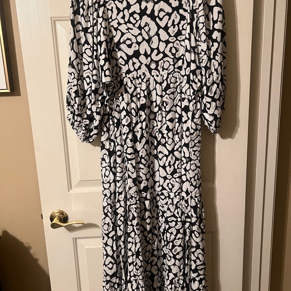 NWT Women’s Black and White Leopard Print 3/4 Sleeve Maxi Dress Size Small - Picture 4 of 6